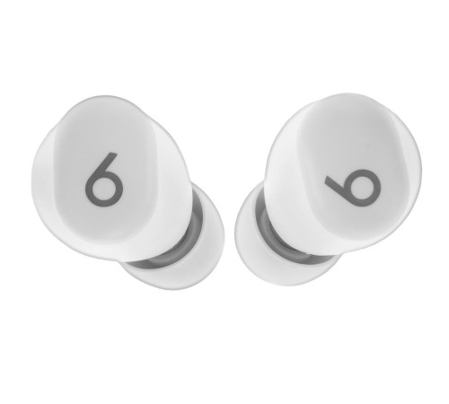 Беспроводные наушники Beats Solo Buds в сером цвете — стильный выбор для меломанов.
