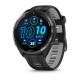 Умные часы Garmin Forerunner 965: карбоновый серый корпус с титановой окантовкой и силиконовым ремешком
