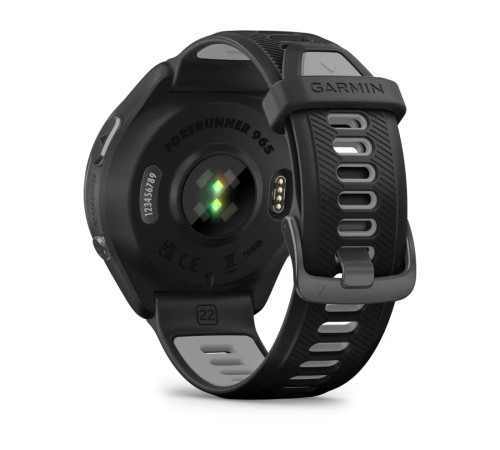 Умные часы Garmin Forerunner 965: карбоновый серый корпус с титановой окантовкой и силиконовым ремешком
