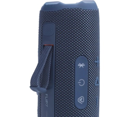 Портативная акустика JBL Flip 7 синего цвета — мощный звук в компактном корпусе.