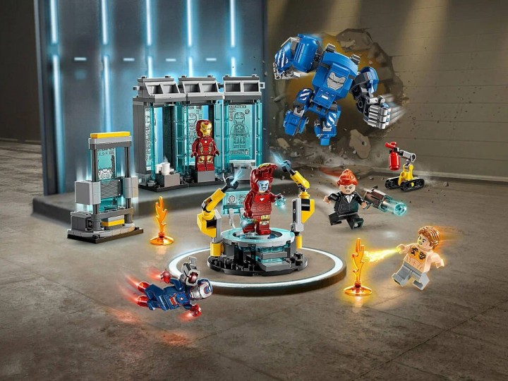 Конструктор LEGO Super Heroes 76315 Конструктор Лаборатория Железного человека: Зал костюмов